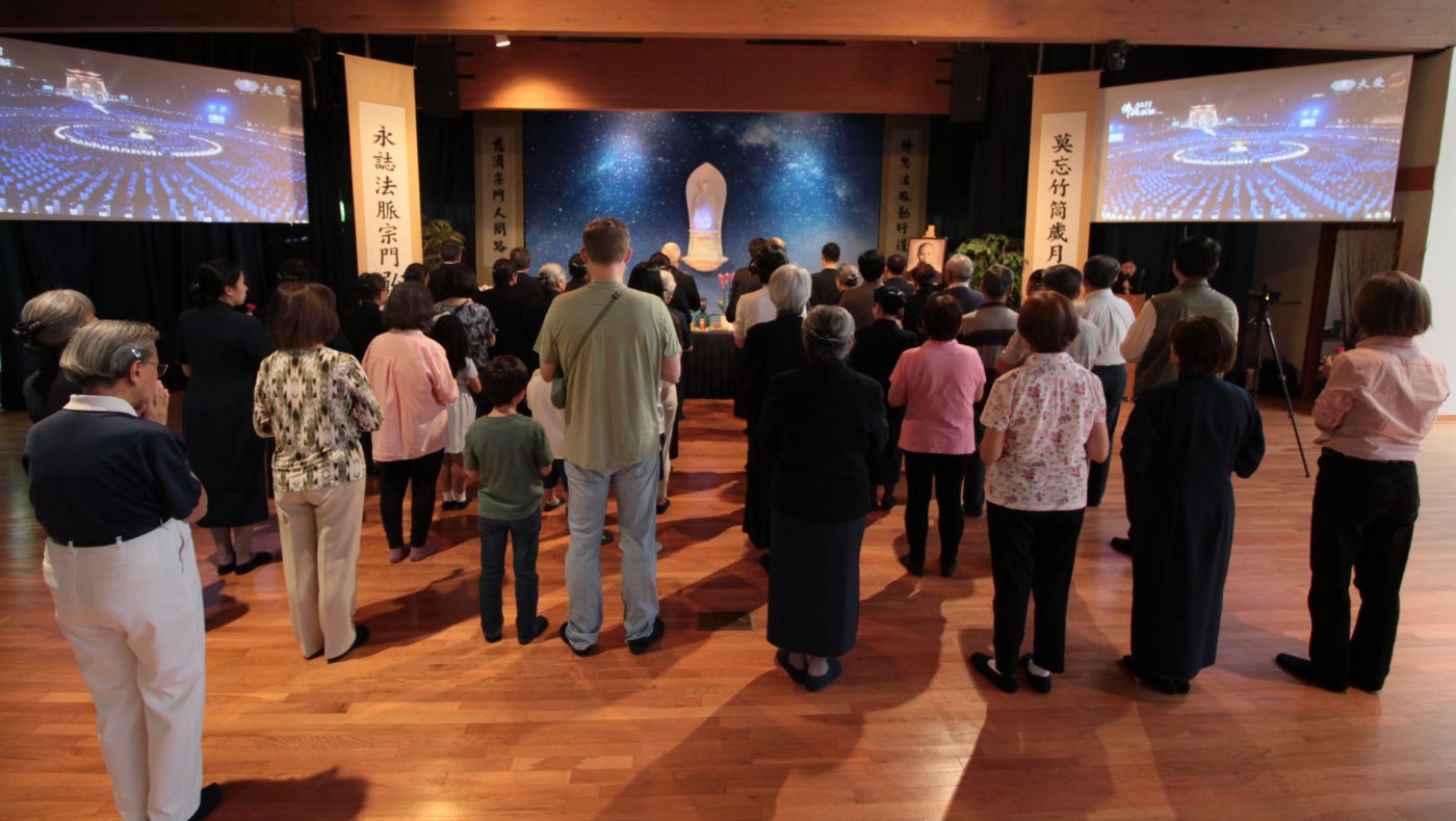 Community members and volunteers in Reston, Virginia, gather to commemorate Buddha Day, Mother’s Day, and Global Tzu Chi Day together. Photo/Benny Cheng