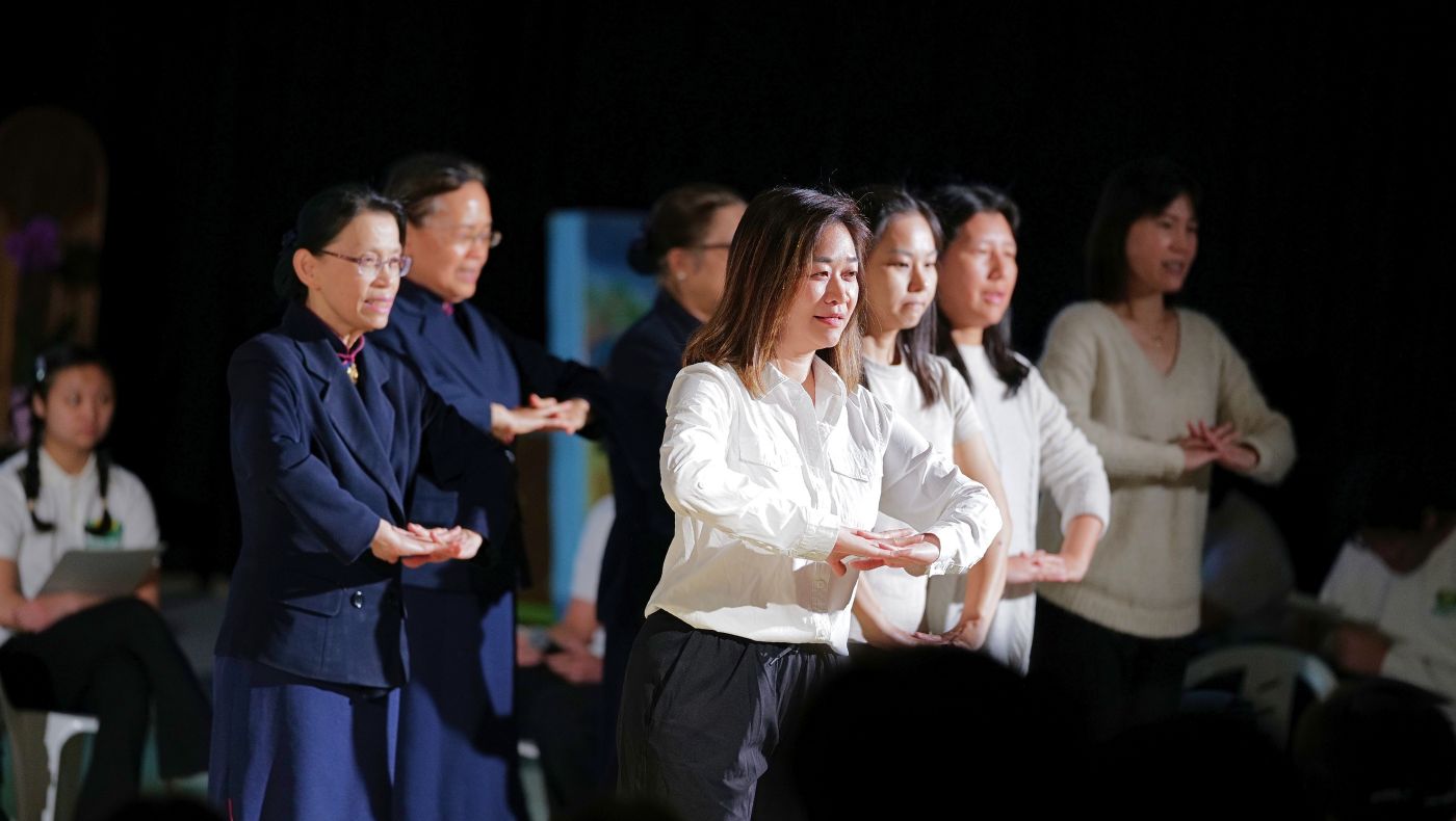 Musical pieces and sign language presentations add layers of emotional resonance to the day’s observance in Cedar Grove, NJ. Photo/Ted Li